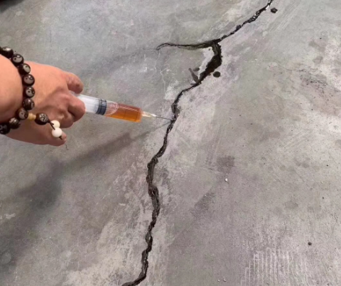 章丘混凝土裂缝修补技术详解​