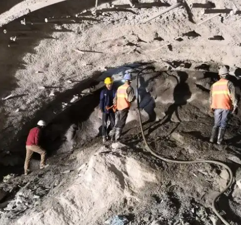 章丘拱顶带模注浆料的施工流程及注意事项